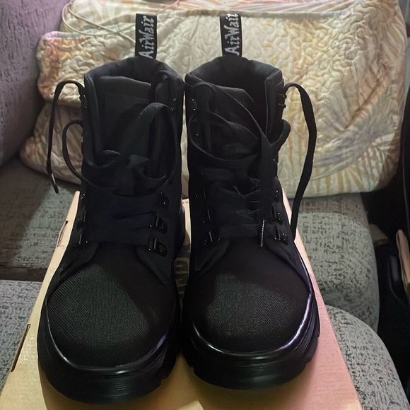 Dr. Martens Combs Boot - Picture 1 of 5